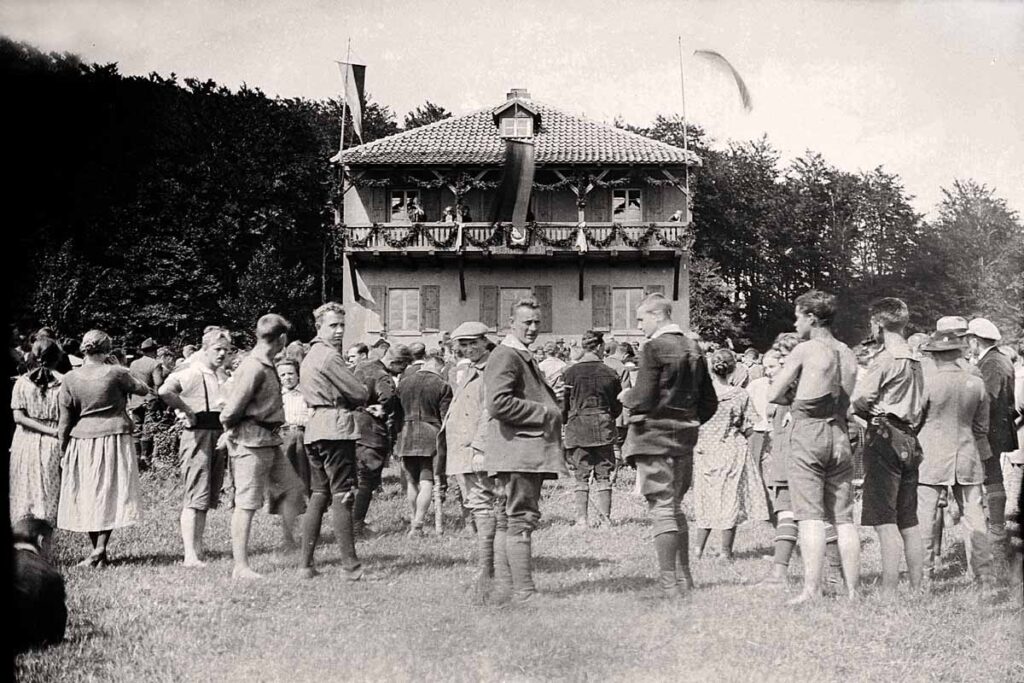 Einweihung des ersten Steinberghauses 1923