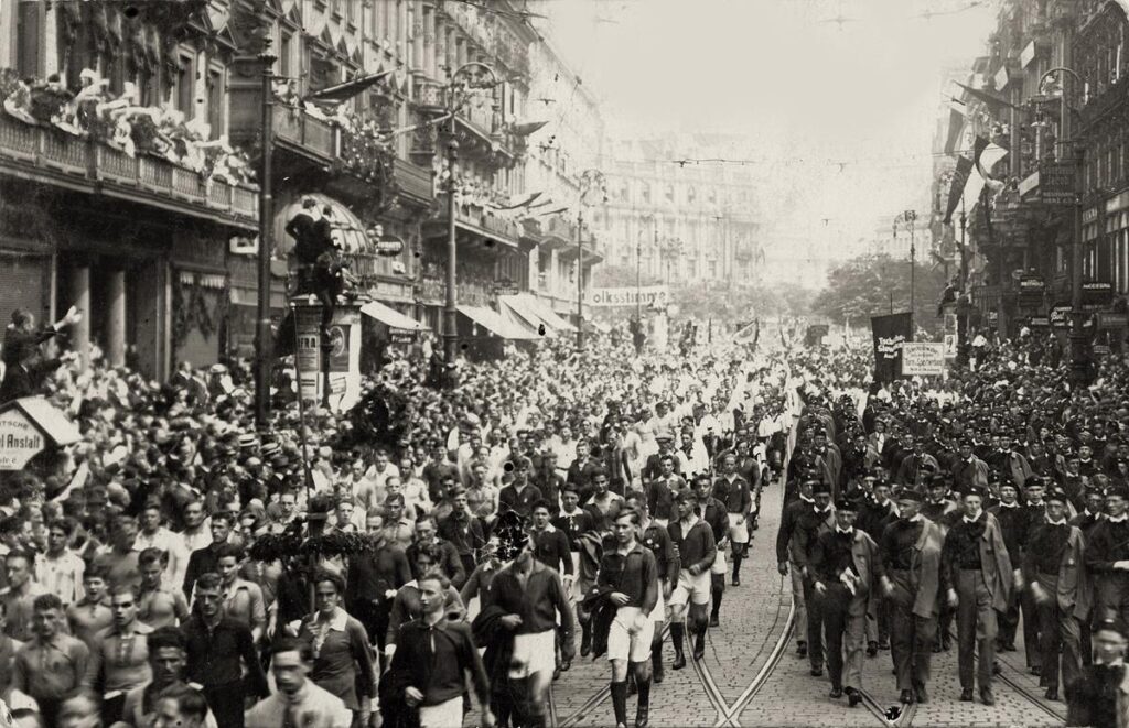 Arbeiterolympiade 1925 Festzug (Copy)