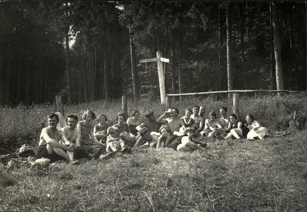 Darmstadt Naturfreunde links geht es nach Heubach (Groß Umstadt) ca 1930 (Copy)
