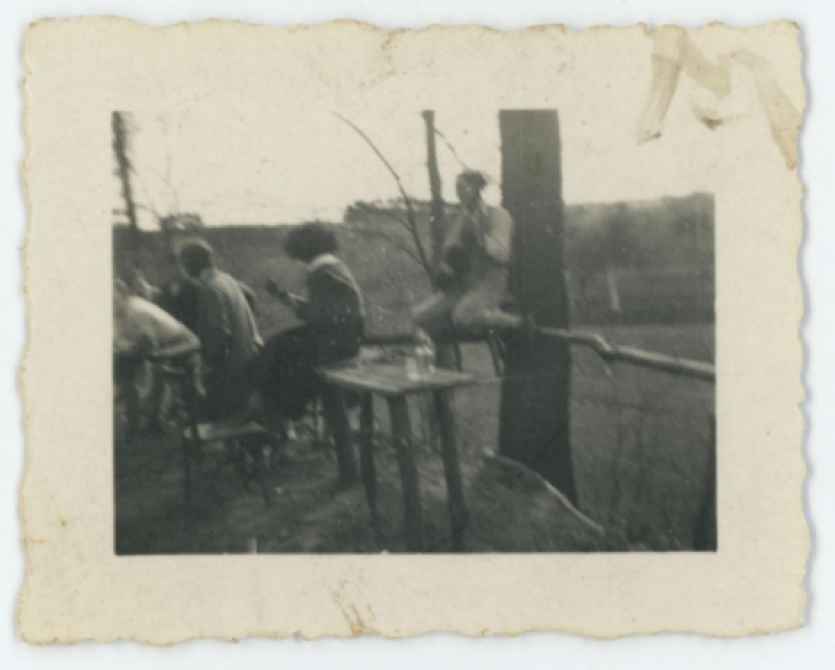 Kurt Schober mit Klampfe, vor 1933 Bild Originalzustand (Copy)