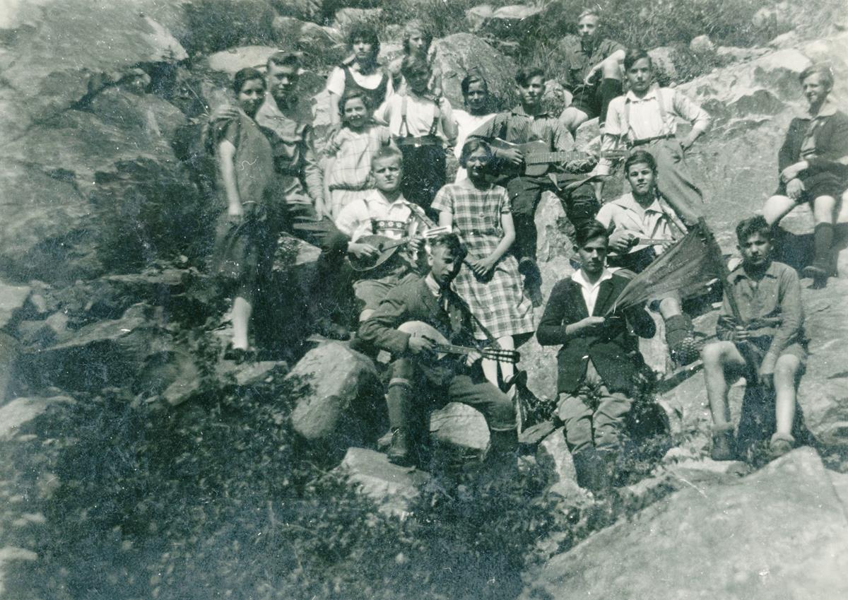 NF Egelsbach Sonnenwende 1927 im Zwingenberger Steinbruch (Copy)