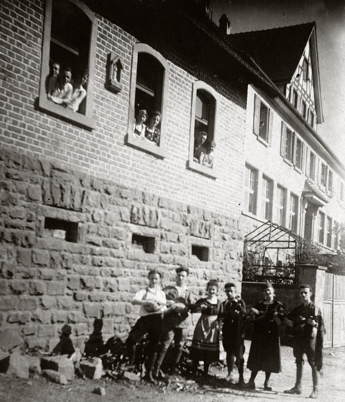 NF Egelsbach frühes Bild ganz links Walter Schober, er starb 1921 bei einem Badeunfall (Copy)