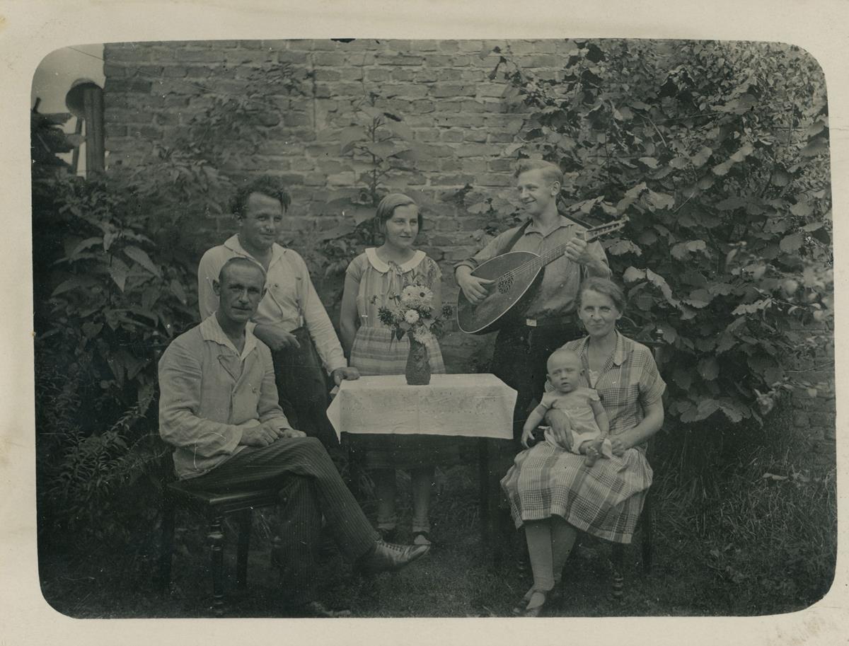 NF Egelsbach hinten v.l. Christian Werner, Gretel Schober, Kurt Schober vorne v.l. Vater Schober, Stiefmutter Schober 1.9.29 (Copy)
