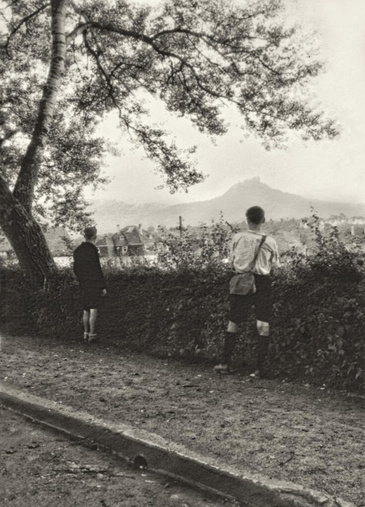 NF Mühlheim A Mirkes, Karl Meder 1 tag nach dem Papenstreich 21 Juli 32 Blick auf die Burg Hohenzollern (Copy)