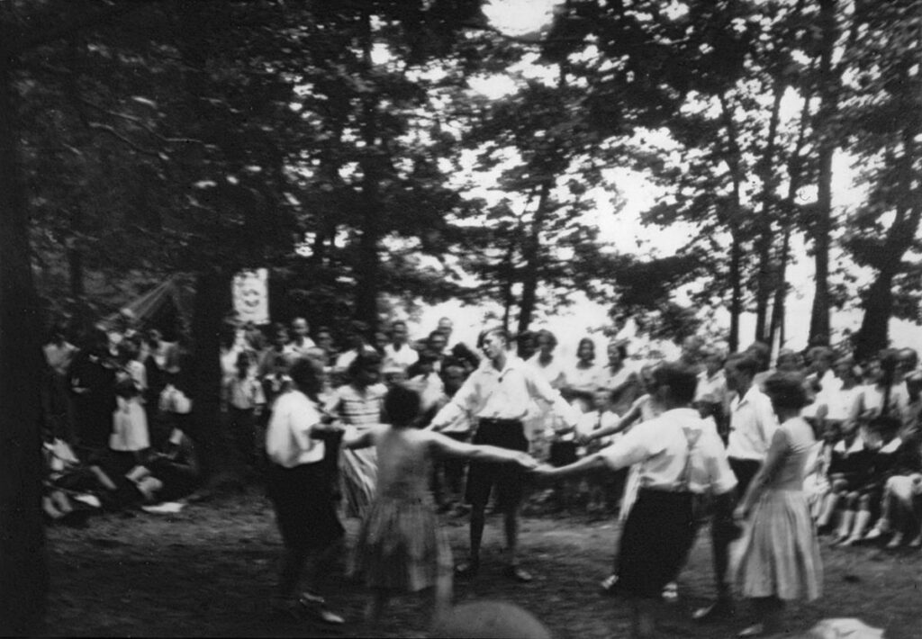 NF Mühlheim Die Mühlheimer Volkstanzgruppe bei der Einweihung des NFH Am letzten Busch 5 Juli 1931 (Copy)