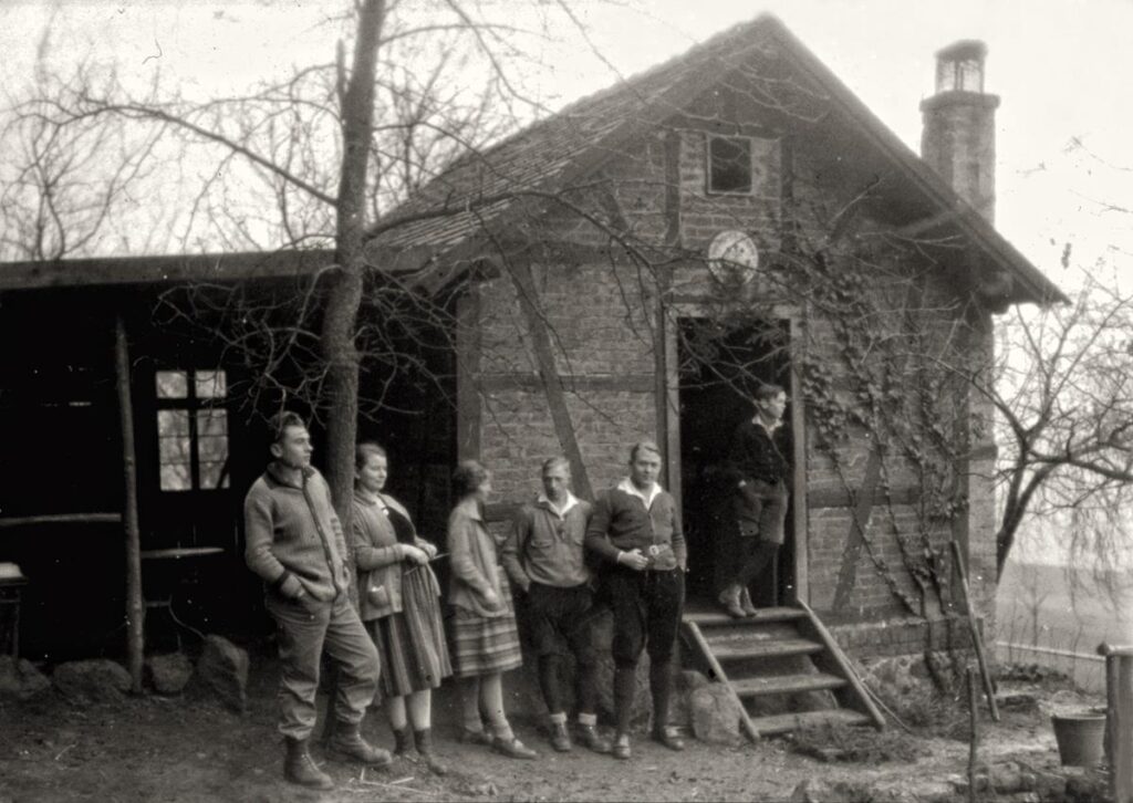 NF Mühlheim Mühlheimer NFJ vor dem Glauberghaus 1931 (Copy)