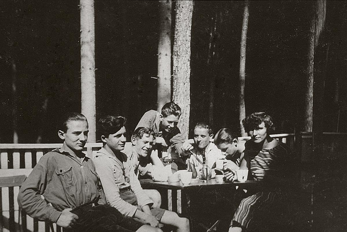 NF Offenbach Frühstück Spessart Haus August 1928 vl Nicke Werwatz, Georg Scholl, Fritz Pian, Günter Ziesinger, Rosl Scholl (Copy)