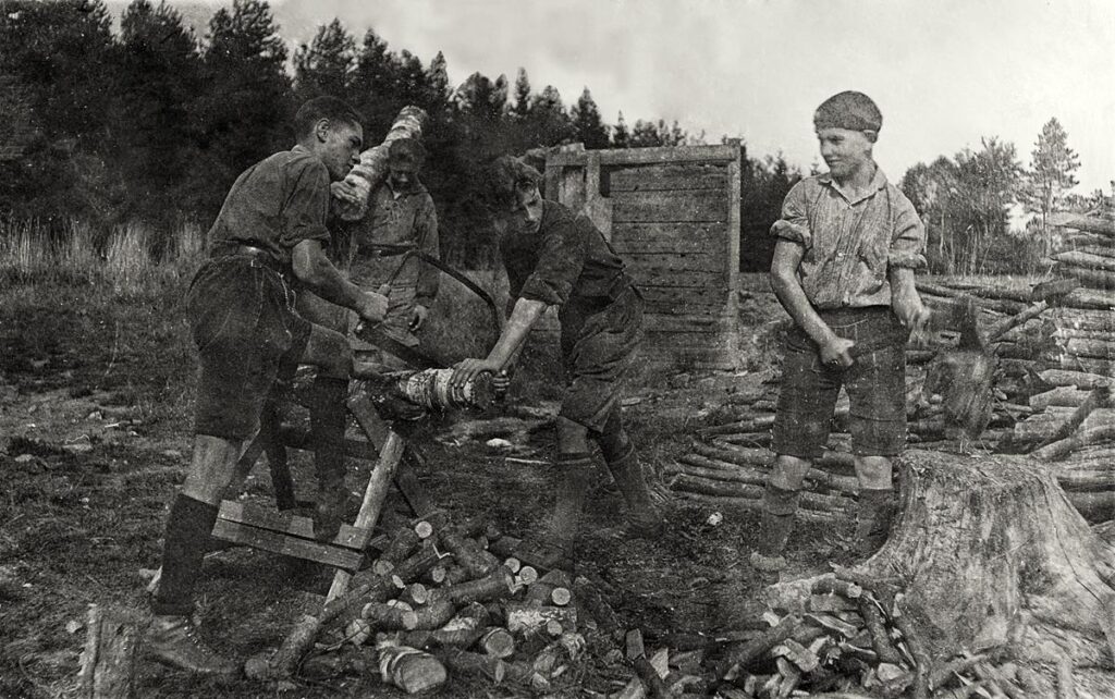 NF Roßdorf Holzsägen auf Rimdidim 1928 (ca)
