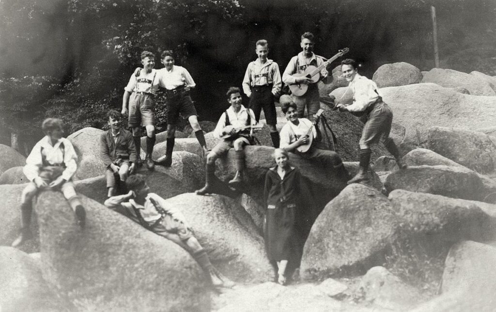 NF Roßdorf Vorläufer der Jugendgruppe Wanderclub Schwalbe im Felsenmeer 1925 (