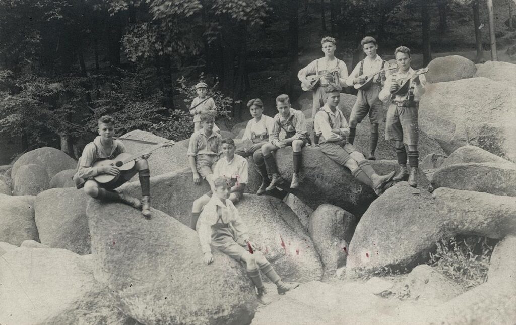 NF Roßdorf Vorläufer der NF Wanderclub Schwalbe im Felsenmeer 1925 (