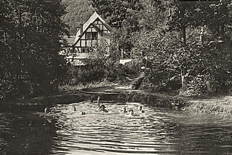 NFH Günthersmühle Badefreuden hinter dem Haus 1930 31 (Copy)