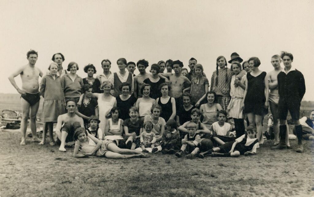 NFJ Offenbach Ausflug zum Baggerloch bei Heusenstamm Pfingsten 1928 (Copy)