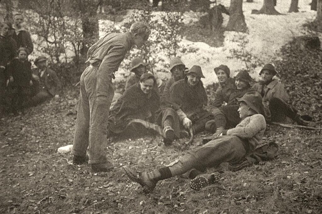 Naturfreunde Auffführung der NFJ Ffm Die Räuber (Schiller) anläßlich der Gausternwanderung 1924, die Darsteller (Copy)
