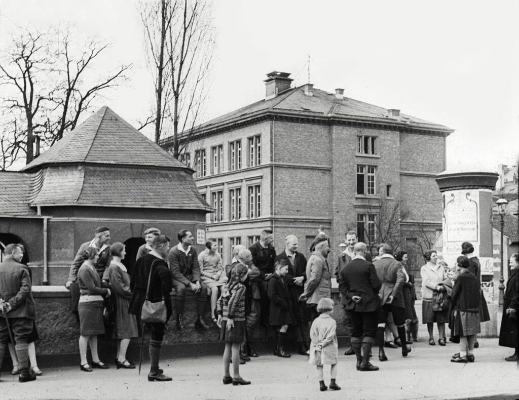 Naturfreunde Darmstadt Am Treffpunkt ca 1932 (Copy) (2)