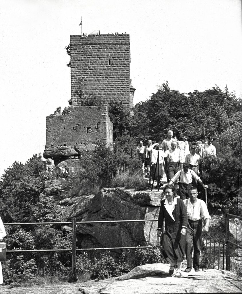 Naturfreunde Darmstadt Der Trifels in der Pfalz ca 1928 (Copy)