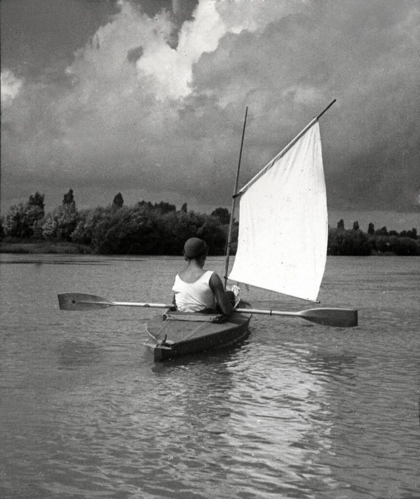 Naturfreunde Darmstadt Faltboot mit Segelunterstützung am Rhein ca 1932 (Copy)