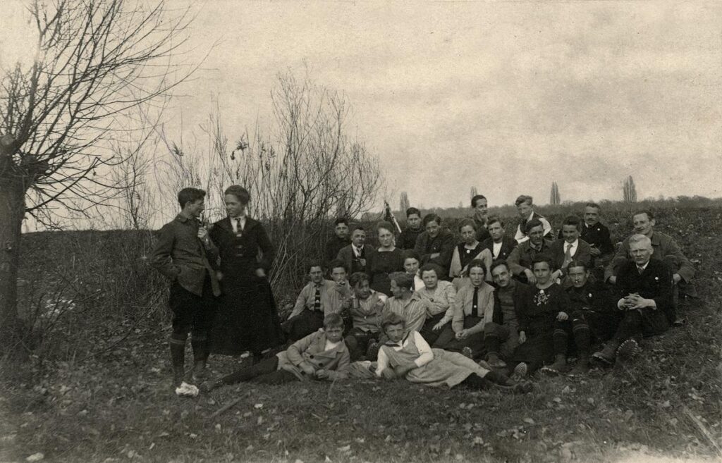 Naturfreunde Darmstadt Gruppenbild bei einer Wanderung ca 1922 (Copy)