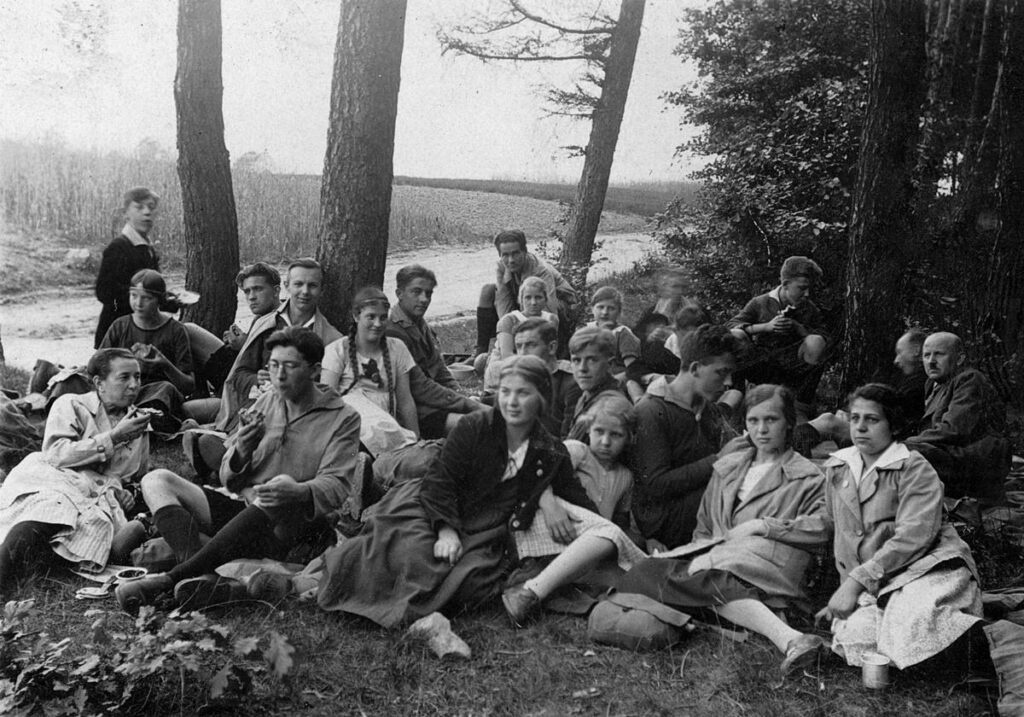 Naturfreunde Darmstadt Waldrast ca 1927 (Copy)