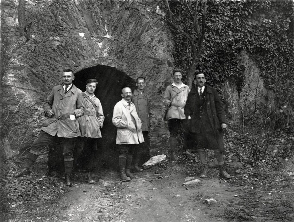 Naturfreunde Darmstadt auf einer Wanderung ggfs Zwingenberg ca 1925 (Copy)