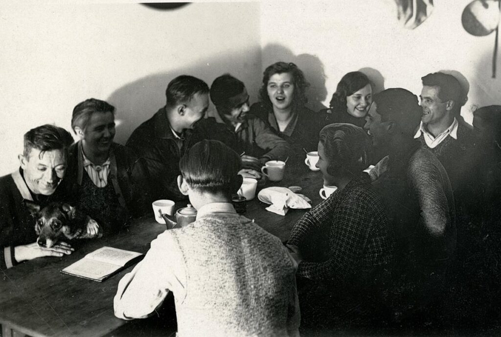 Naturfreunde Darmstadt gemütliche Runde ca 1932 (Copy)