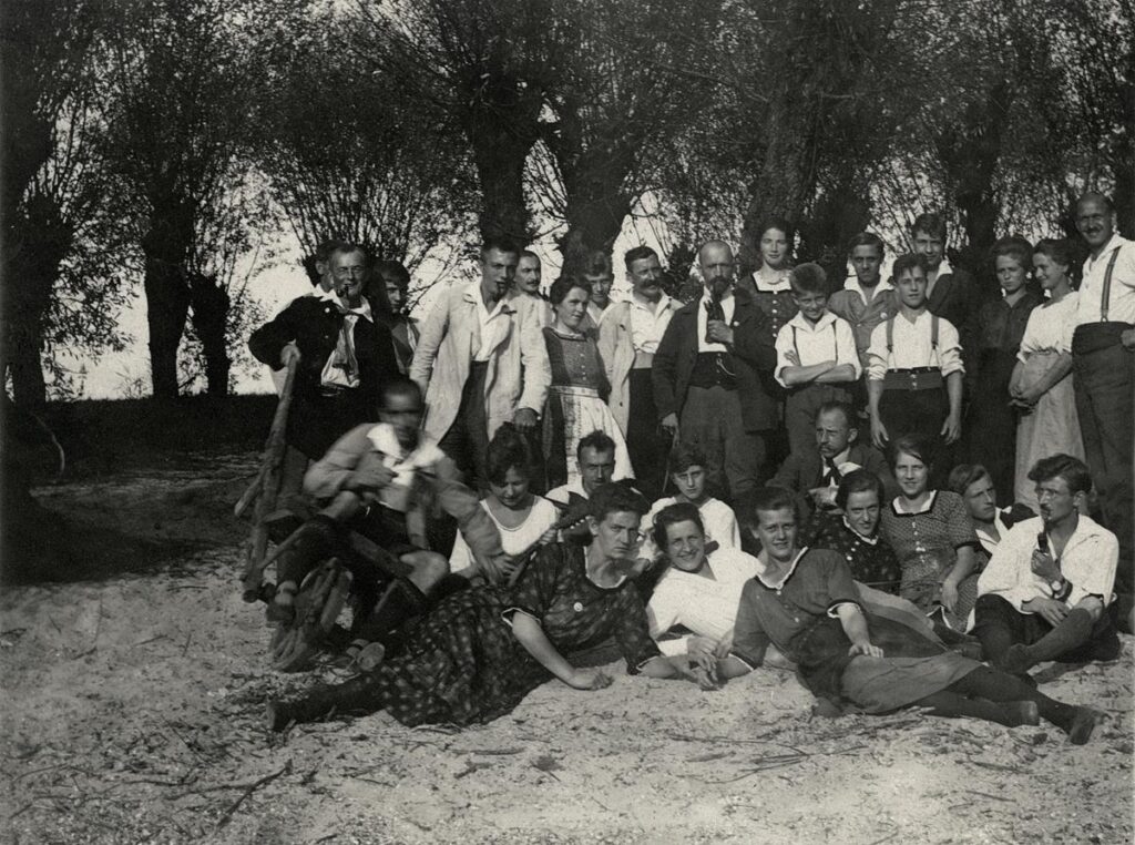 Naturfreunde Darmstadt gleiche Wanderung wie Rast im Schatten ca 1925 (Copy)