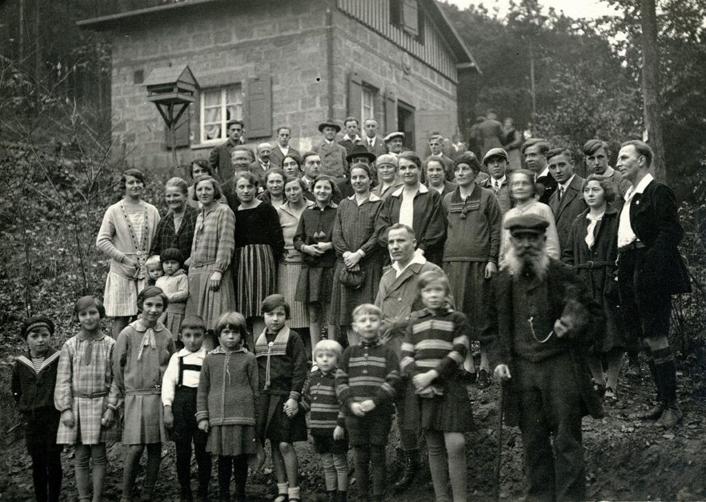 Naturfreunde Darmstadt vermutlich Einweihung Naturfreundehaus Riedberg 1928Pfingsten 1947 Rimdidim (Copy)