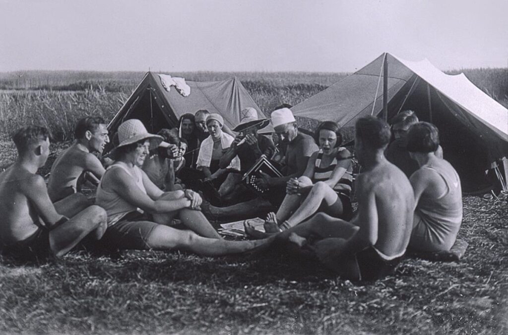 Naturfreunde Ffm Heinrich Fischer Paddlers Wochenend Sommer 1932 (Copy)