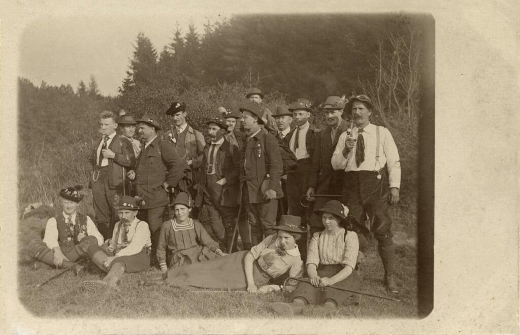 Naturfreunde Frankfurt M Herbst 1913 Tour in den Taunus (Copy)