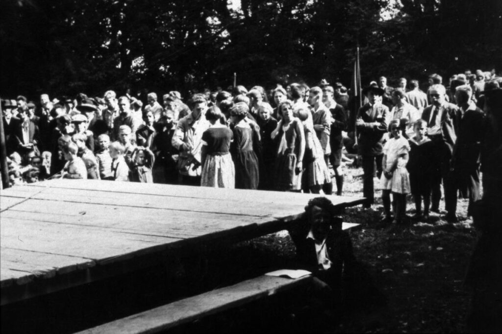 Naturfreunde Hessen Gaujugendtag in Dieburg 1928 (vorn Christian Werner, dunkel) (Copy)