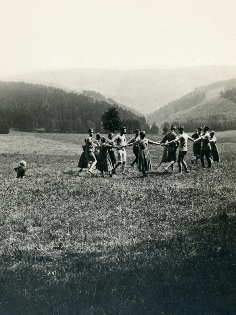 Naturfreunde Marburg im Thüringer Wald vor dem Steiger Haus, Juli 1921 (Copy)