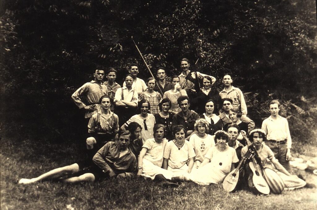 Naturfreunde OG Dieburg vermutlich (2) prüfen ca 1932 (Copy)