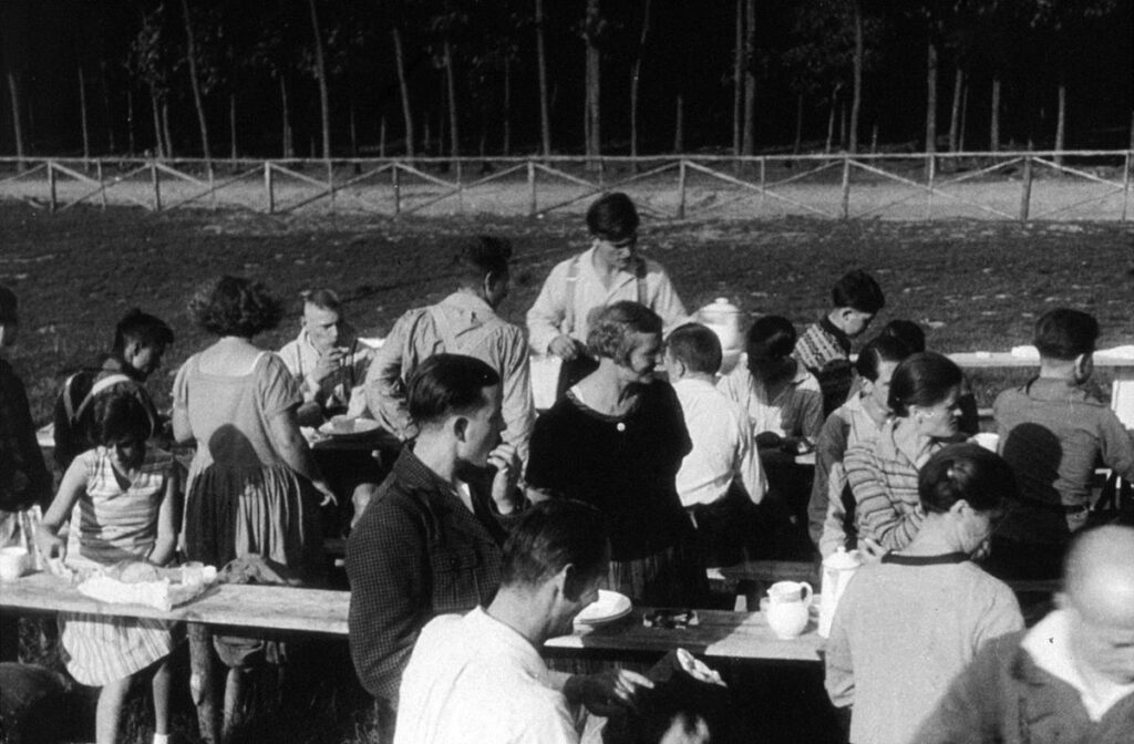 Naturfreunde Offenbach Herbst 1932 auf der Tromm (Werwatz) (Copy)