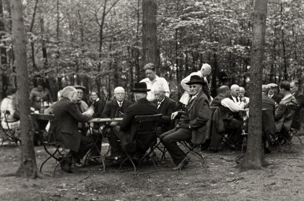 Naturfreunde Offenbach, Rentnertreffen im Waldheim 1932 (Copy)