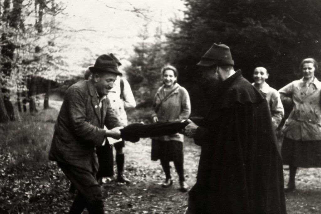 Naturfreunde Offenbach, Walzbruder Sepp und Hans Schneider im Odenwald 1928 (W.Berger).jpg (Copy)