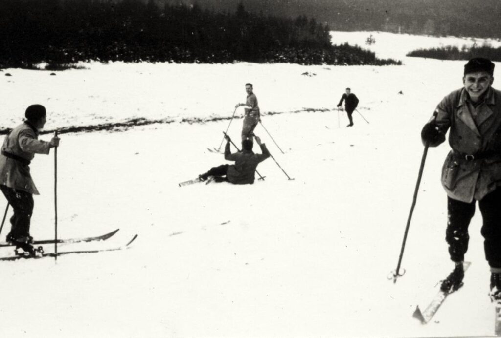 Naturfreunde Offenbach Winter 1927 28 bei der Güntersmühle (Copy)