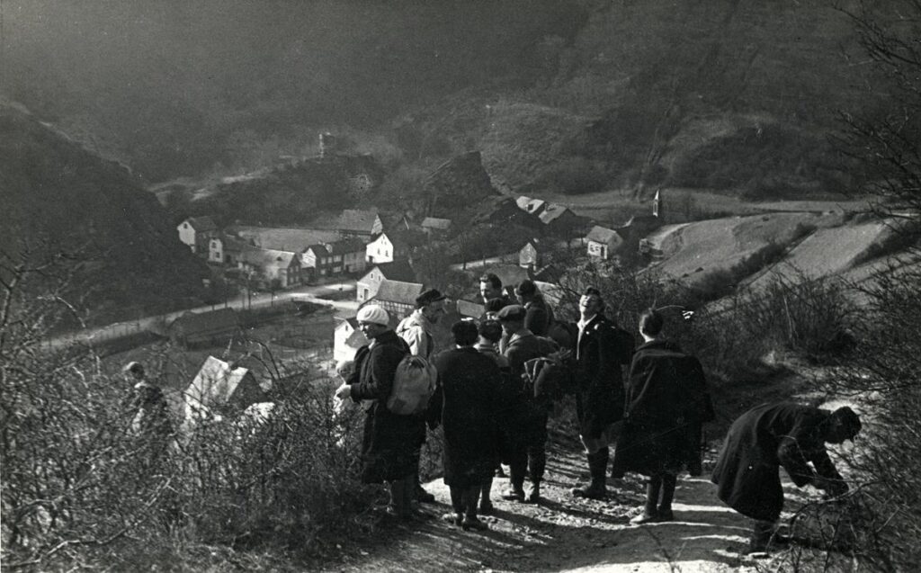 Naturfreunde Offenbach oberhalb Geroldstein im Wispertal ca 1930 (Copy)