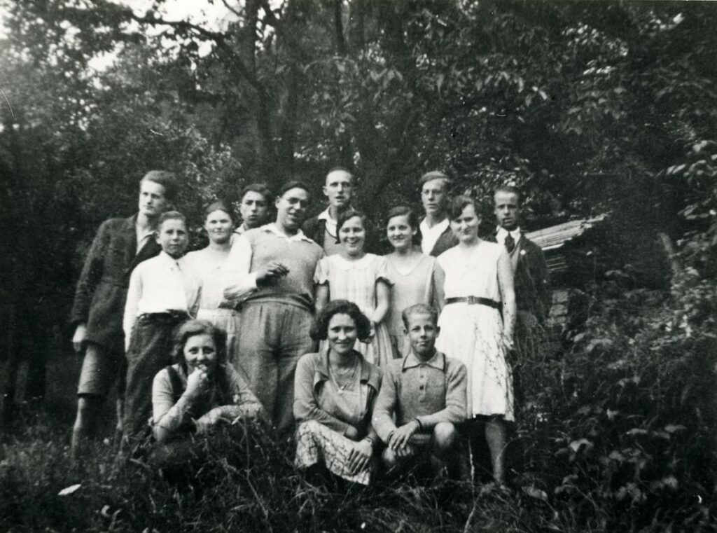 Naturfreunde Vilbel vor dem Glauberghaus Sommer 1932 (Copy)
