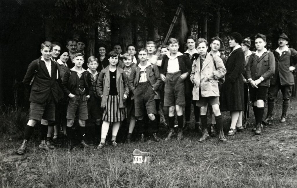 Naturfreunde Wetzlar Auf dem Weg nach Beilstein ca 1930 (Copy)