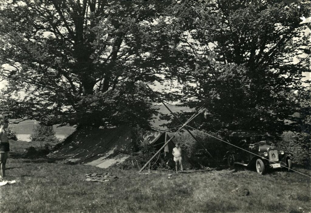 Naturfreunde Wetzlar Ausflug ca 1931 mit PKW und Zelt (Copy)