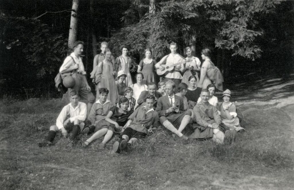 Naturfreunde Wetzlar Eschbacher Klippen Rast ca 1931 (Copy)