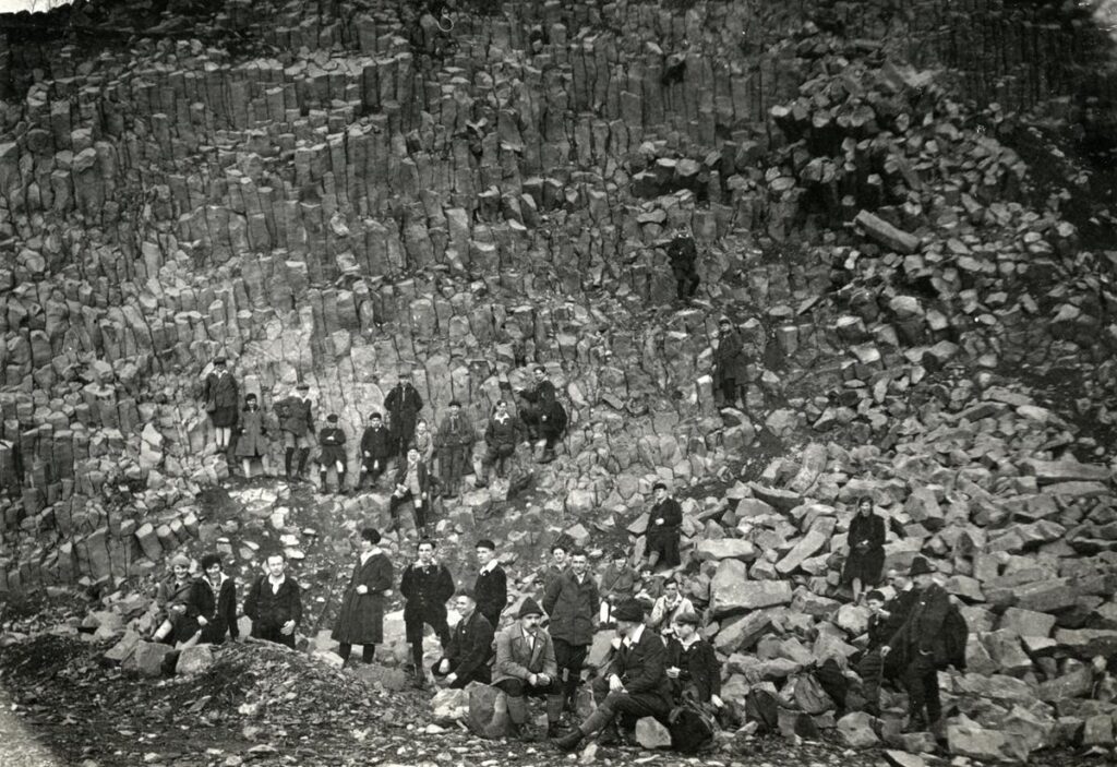 Naturfreunde Wetzlar Im Steinbruch bei Beilstein ca 1930 (Copy)
