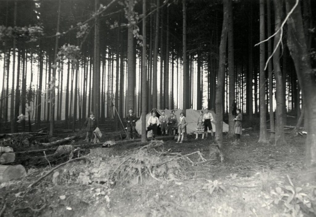 Naturfreunde Wetzlar Wanderung zum Lahnhof (Lahn Quelle) Zeltlager ca 1931 (Copy)