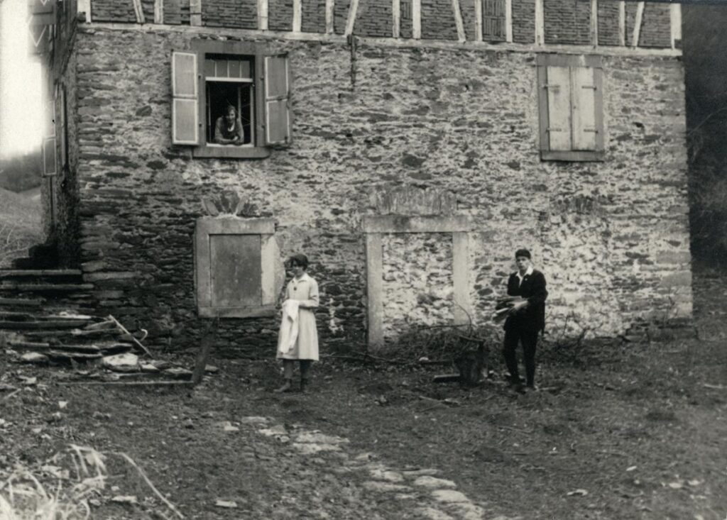 Naturfreunde Wetzlar vor dem Lahntalhaus 1927 (Copy)