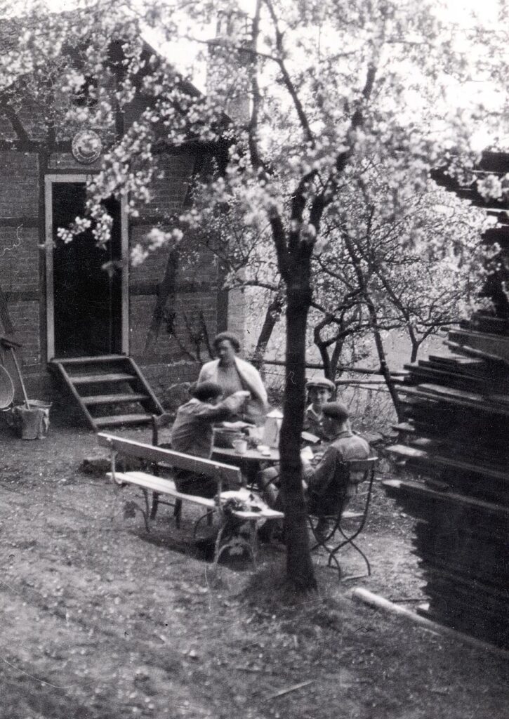 Naturfreundejugend vor dem NFH Glauberg 1932 (Copy)