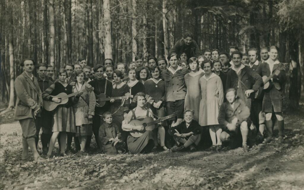 OG Offenbach auf einem Ausflug nach Eisenbach Unterfranken zwecks Werbeveranstaltung zur Gründung einer neuen Ortgruppe 1930 (Copy)