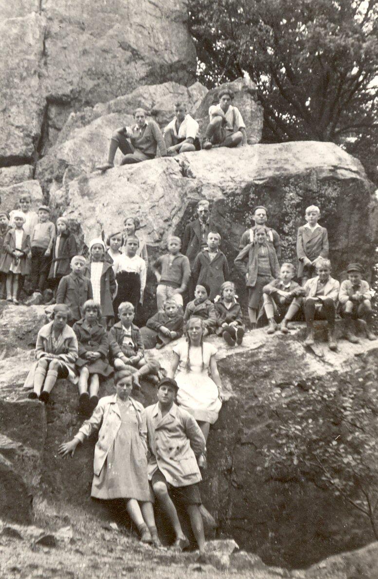 ca 1930 mit hellem Kleid und Zöpfen Marie Müller (Copy)
