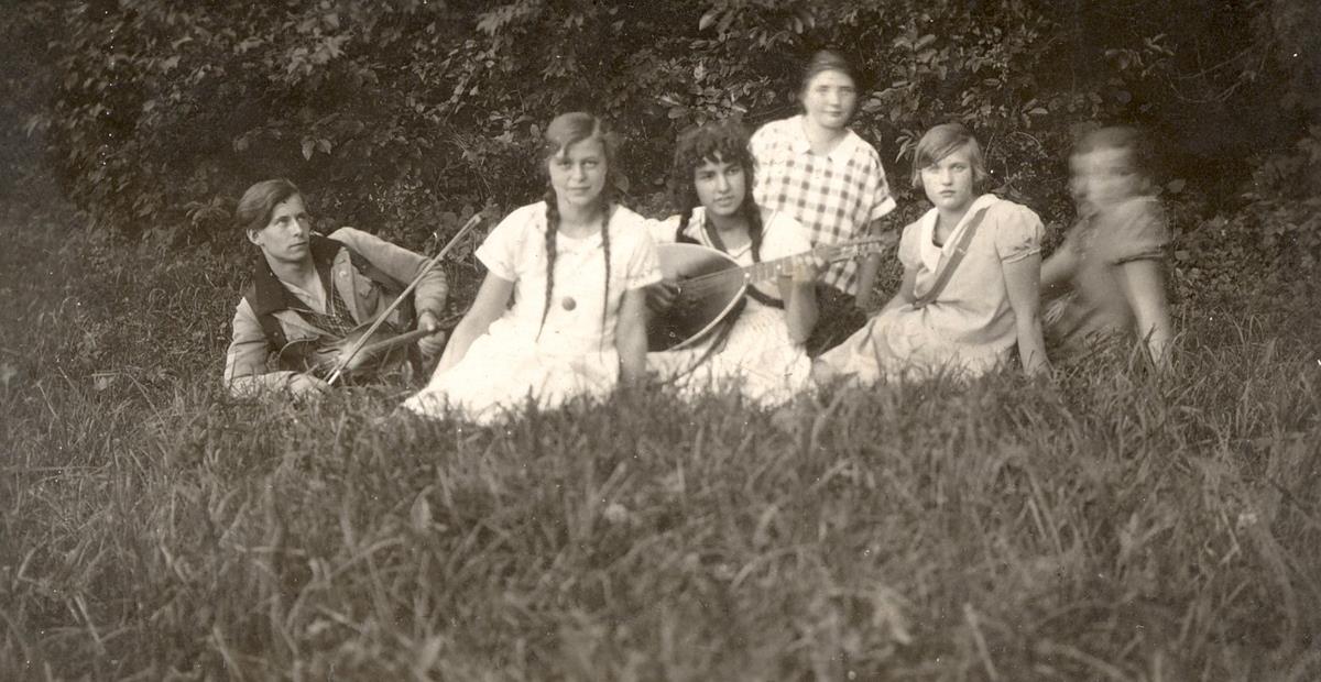 ca 1930 von links Heiner Spengler Marie Müller Tilly Haller (Copy)