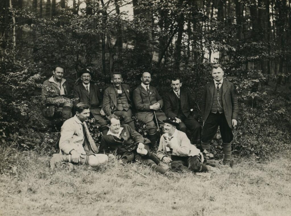 h. 3. v.l. Fickert (Gaukassierer) und vorne von links H. Schultz (Gauobmann), H. Imhoff und Anton Hartling ex Gauobman ex 1. Vorsitzender OG Ffm (Copy)