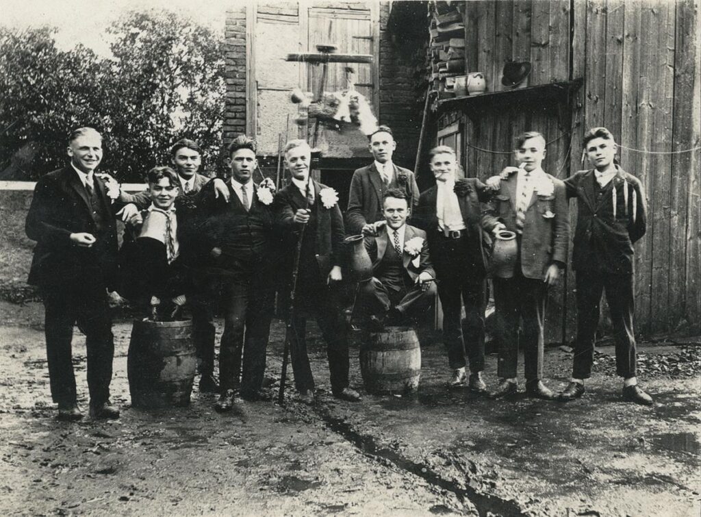 nicht NF Die Kerweborsche Roßdorf bei Heinrich Breitwieser, Hintergasse (
