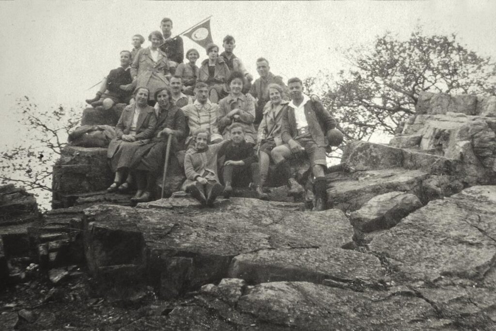 Bad Homburg auf dem Brunnhildisfelsen ca 1927 Nr A13 (Copy)